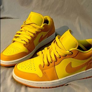 Wmns Air Jordan 1 Low “Yellow Strike”